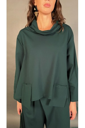 Koordinierte grüne Hose und Bluse mit besonderem geschnittenen koordinierten grünen Hosen und Bluse mit besonderer Schneidkoordi