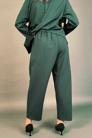 Coordinated Green Trousers and Blouse with Particular Cut Coordinated Green Trousers and Blouse with Particular Cutting Coordina