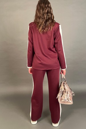 Elle coordinado en traje con chaqueta y pantalones con tira lateral en contraste