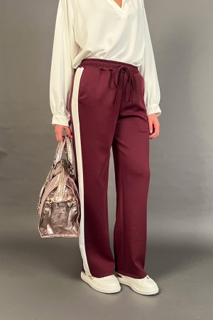 Elle coordinado en traje con chaqueta y pantalones con tira lateral en contraste