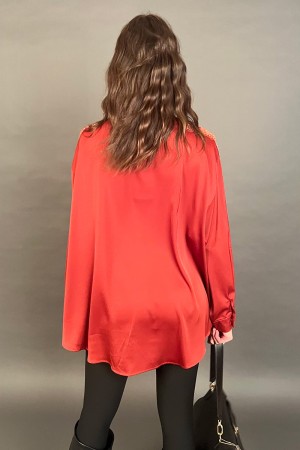 Camicia Love a maniche lunghe con inserti in tessuto 3D floreali e paillettes Camicia Love a maniche lunghe con inserti in te...