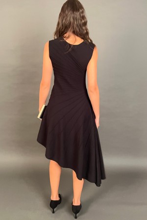 Long Milan Robe Smanié dans le tissu de coûts asymétriques 