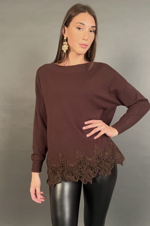 Maglia Persefone con pizzo traforato sul fondo in cotone e viscosa Maglia Persefone con pizzo traforato sul fondo in cotone e...