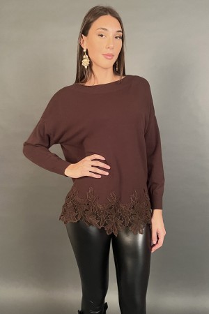Maglia Persefone con pizzo traforato sul fondo in cotone e viscosa Maglia Persefone con pizzo traforato sul fondo in cotone e...