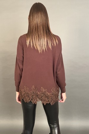 Maglia Persefone con pizzo traforato sul fondo in cotone e viscosa Maglia Persefone con pizzo traforato sul fondo in cotone e...