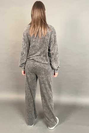Coordinato Susy felpa girocollo con strass e decoro fiocco pantalone a palazzo  Coordinato Susy felpa girocollo con strass e ...