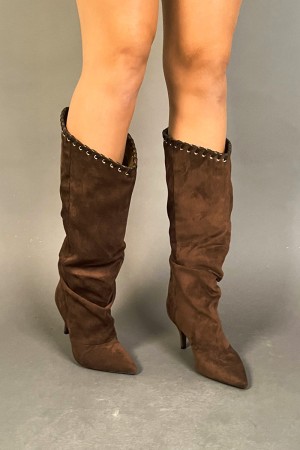Asymmetrical high chic boot with soft and draped leg 