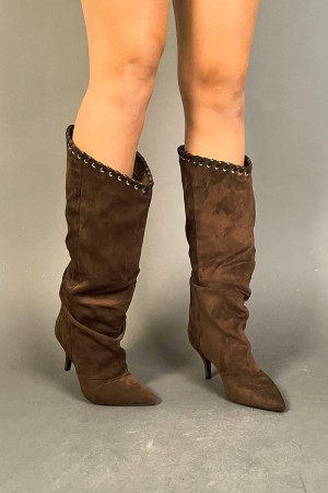 Asymmetrical high chic boot with soft and draped leg 