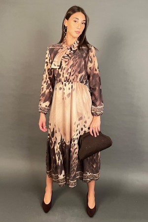 Abito lungo Stella con fantasia animalier e scollo all'americana Abito lungo Stella con fantasia animalier e scollo all'ameri...