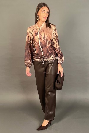 Bomber Nice con fantasia animalier e cerniera frontale Bomber Nice con fantasia animalier e cerniera frontale Bomber Nice con...