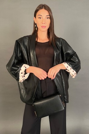 Giacca Kate in ecopelle con maniche tre quarti con interno a pois Giacca Kate in ecopelle con maniche tre quarti con interno ...