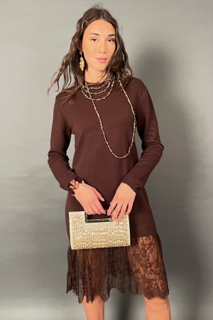 Abito corto Amara in maglia con finale in pizzo Abito corto Amara in maglia con finale in pizzo Abito corto Amara in maglia c...