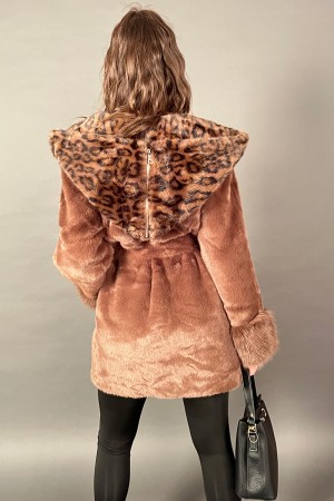 Ecopelliccia Lelly a pelo corto con con bordo in stampa animalier maniche con peliccia voluminosa Ecopelliccia Lelly a pelo c...
