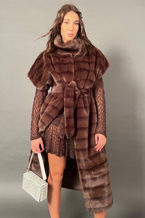 Gilet lungo Essenza in ecopelliccia con taglio svasato Gilet lungo Essenza in ecopelliccia con taglio svasato Gilet lungo Ess...