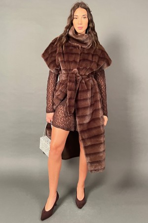 Gilet lungo Essenza in ecopelliccia con taglio svasato Gilet lungo Essenza in ecopelliccia con taglio svasato Gilet lungo Ess...