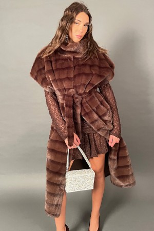 Gilet lungo Essenza in ecopelliccia con taglio svasato Gilet lungo Essenza in ecopelliccia con taglio svasato Gilet lungo Ess...