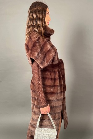 Gilet lungo Essenza in ecopelliccia con taglio svasato Gilet lungo Essenza in ecopelliccia con taglio svasato Gilet lungo Ess...