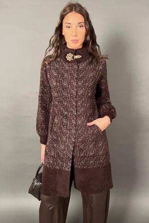 Cardigan Noemi in maglia morbida con chiusura gioiello  Cardigan Noemi in maglia morbida con chiusura gioiello  Cardigan Noem...