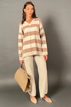 Coordinato Minny in maglia con blusa a righe orizzontali e pantalone tinta unita Coordinato Minny in maglia con blusa a righe...