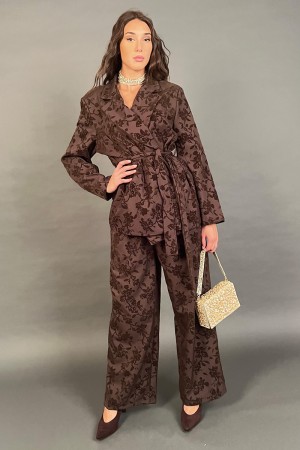 Coordinato Florensa giacca e pantalone con ricami floreali in velluto Coordinato Florensa giacca e pantalone con ricami flore...