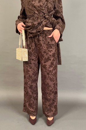 Veste de florensa coordonnée et pantalon avec broderie florale de velours