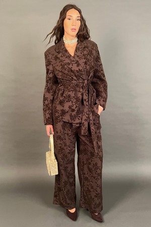 Coordinato Florensa giacca e pantalone con ricami floreali in velluto Coordinato Florensa giacca e pantalone con ricami flore...