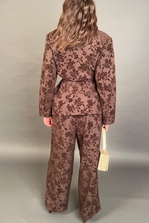 Coordinato Florensa giacca e pantalone con ricami floreali in velluto Coordinato Florensa giacca e pantalone con ricami flore...