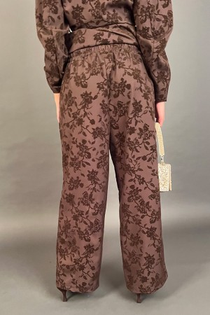 Coordinato Florensa giacca e pantalone con ricami floreali in velluto Coordinato Florensa giacca e pantalone con ricami flore...