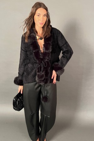 Cardigan Marica in maglia morbida effetto ecopelliccia con collo removibile e pon pon  Cardigan Marica in maglia morbida effe...