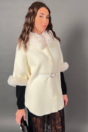 Efecto de lana de pelo corto de Silvia Cape con bordes de cuero ecológico Mangas grandes y cinturón emparejado