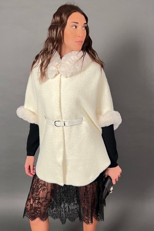 Silvia Cape Kurzhaarige Wollwirkung mit Öko-Lederkanten Große Ärmel und abgestimmter Gürtel
