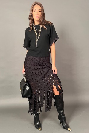 Coordinato Love maglia e gonna con tessuto a forma di cerchio con frangia dello stesso tessuto  Coordinato Love maglia e gonn...