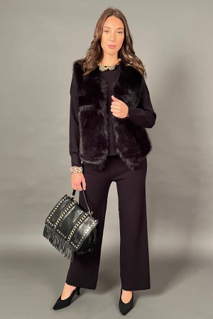Coordinato Odette composto da ecopelliccia smanicata pantalone e maglia Coordinato Odette composto da ecopelliccia smanicata ...