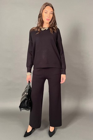 Coordinato Odette composto da ecopelliccia smanicata pantalone e maglia Coordinato Odette composto da ecopelliccia smanicata ...