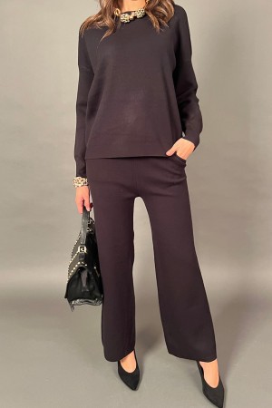 Coordinato Odette composto da ecopelliccia smanicata pantalone e maglia Coordinato Odette composto da ecopelliccia smanicata ...