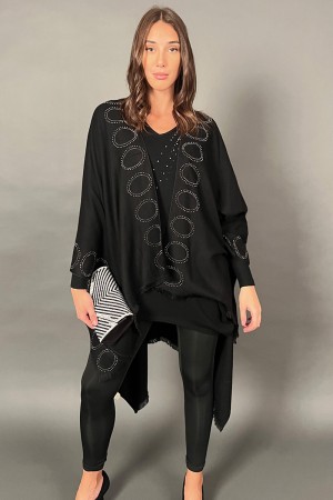 Mantella Mesu in maglia con motivi geometrici in perline sfrangiato sul fondo Mantella Mesu in maglia con motivi geometrici i...