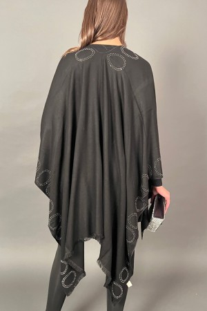 Mantella Mesu in maglia con motivi geometrici in perline sfrangiato sul fondo Mantella Mesu in maglia con motivi geometrici i...