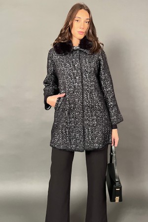 Cappotto Perla in maglia con collo in ecopelliccia removibile con fantasia astratta a puntini Cappotto Perla in maglia con co...