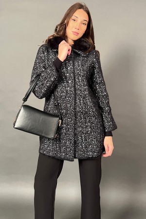 Cappotto Perla in maglia con collo in ecopelliccia removibile con fantasia astratta a puntini Cappotto Perla in maglia con co...