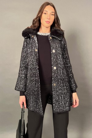 Cappotto Perla in maglia con collo in ecopelliccia removibile con fantasia astratta a puntini Cappotto Perla in maglia con co...