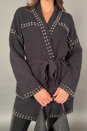 Cardigan Arisa con borchie argento e laccio in vita Cardigan Arisa con borchie argento e laccio in vita Cardigan Arisa con bo...