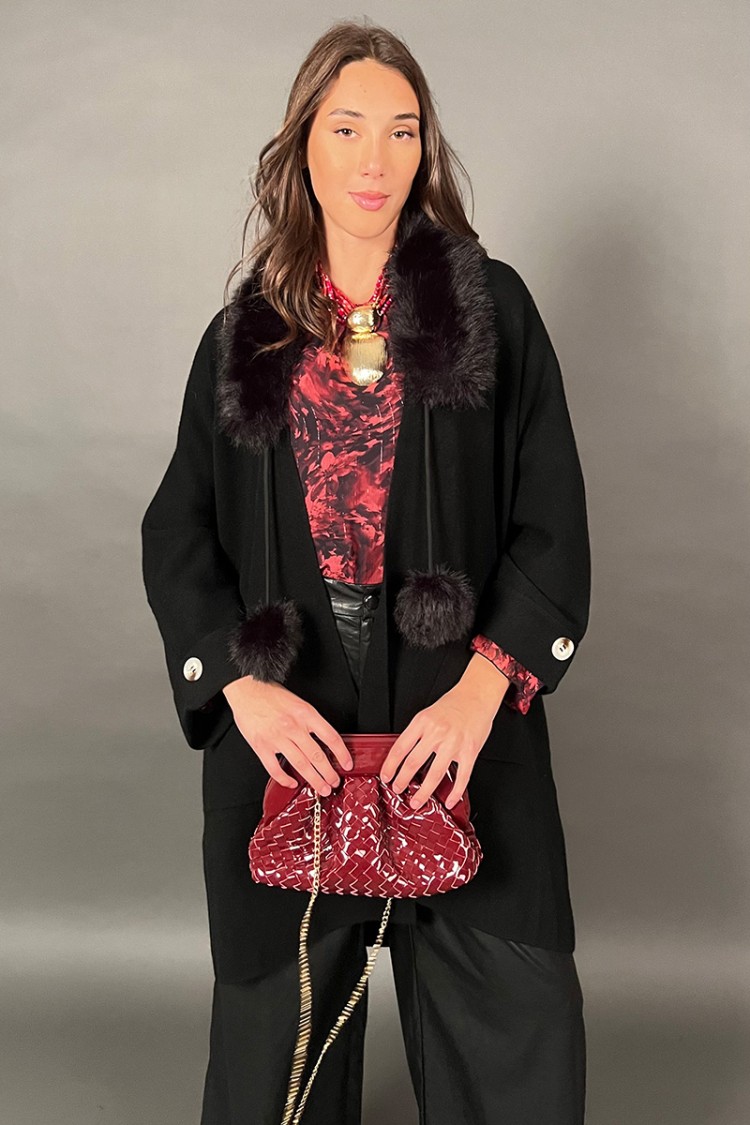 Cardigan in maglia Olivia con con collo e pon pon di ecopelliccia  Cardigan in maglia Olivia con con collo e pon pon di ecope...