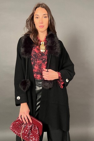 Cardigan in maglia Olivia con con collo e pon pon di ecopelliccia  Cardigan in maglia Olivia con con collo e pon pon di ecope...