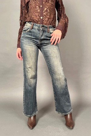 Jeans Luce con strass sulla fibbia e dietro nelle tasche Jeans Luce con strass sulla fibbia e dietro nelle tasche Jeans Luce ...