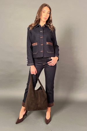Giacca Vera in denim con fantasia animalier in ecocamoscio nelle tasche e nei bottoni  Giacca Vera in denim con fantasia anim...