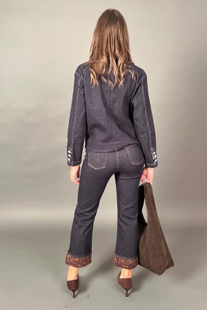 Giacca Vera in denim con fantasia animalier in ecocamoscio nelle tasche e nei bottoni  Giacca Vera in denim con fantasia anim...