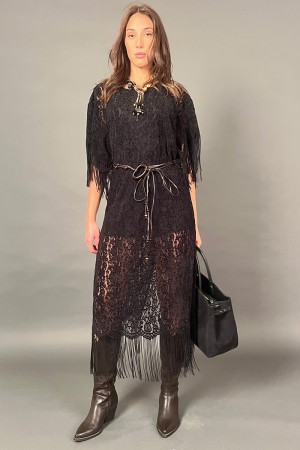 Langes Penelope-Kleid in kurzärmeliger Spitze mit Fransen und Gürtel in den Steinen