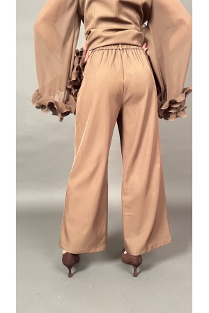 Coordinato Elly camicia doppiopetto con bottoni gioiello volant sulle maniche e pantalone  Coordinato Elly camicia doppiopett...