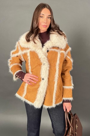 Chaqueta LYS en Eco-Samoscusci con detalles de Eco-Plumas y botones de cental negro 