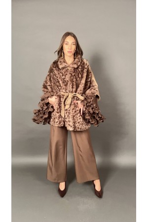 Mantella Milly fantasia animalier con chiusura centrale sul collo e laccio in vita Mantella Milly fantasia animalier con chiu...